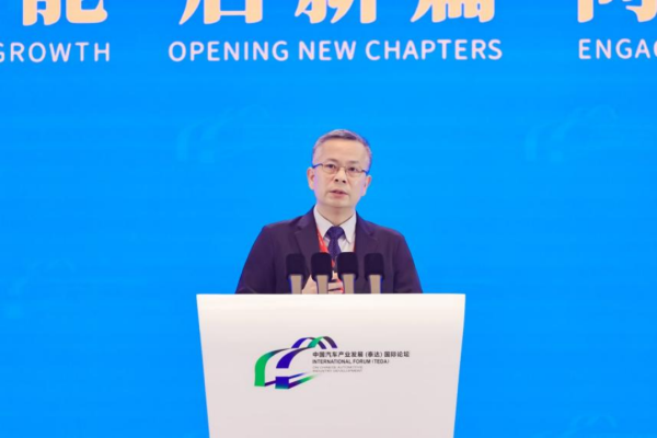 振兴资本 2025泰达论坛｜​常衡生：AIOS赋能高端汽车产品竞争力